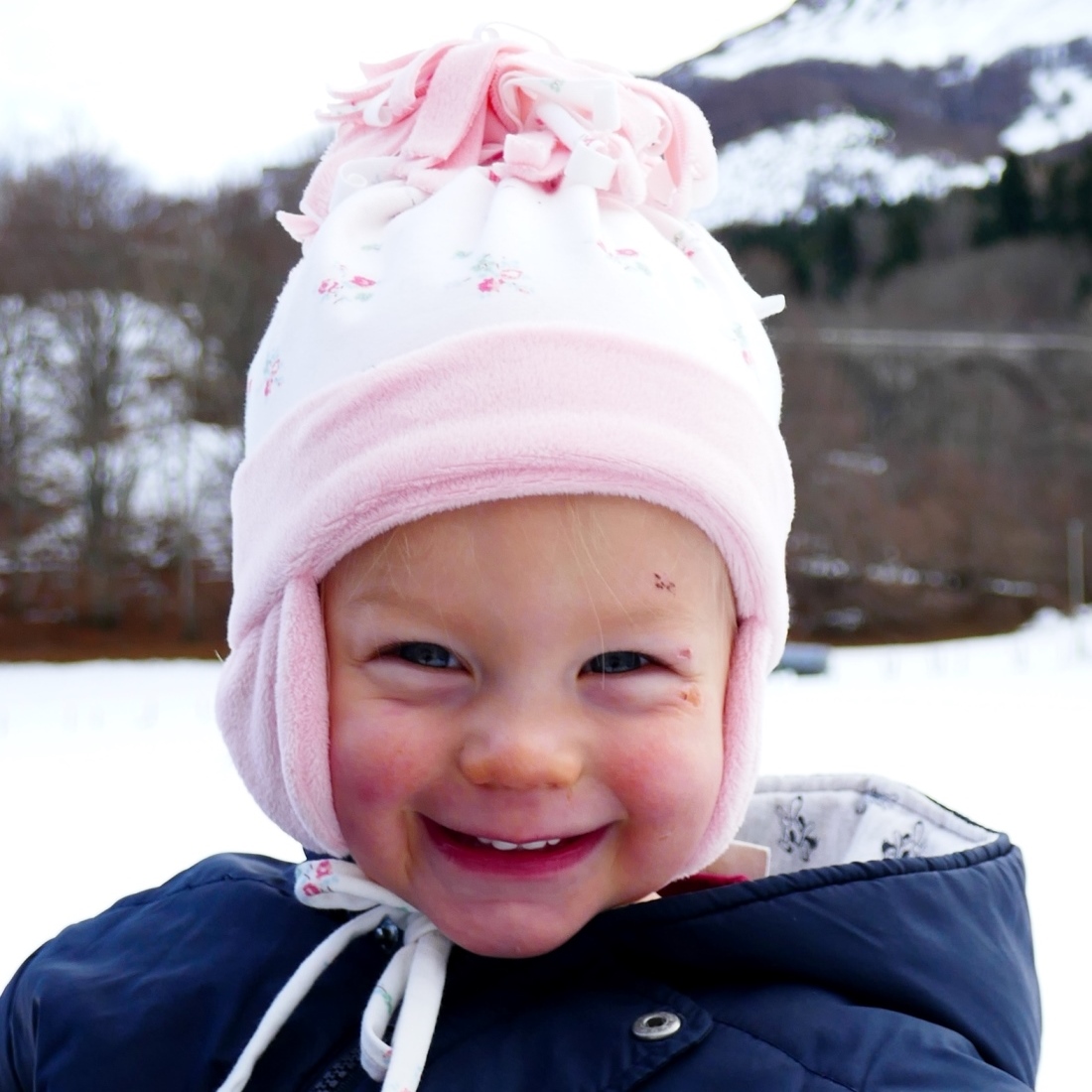 Se produire Percée inonder cache oreille bebe fille couture de pointe  Bourdonner Écriture