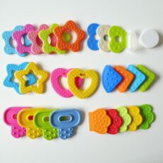 Eléments de dentition, grelot et pouet pouet